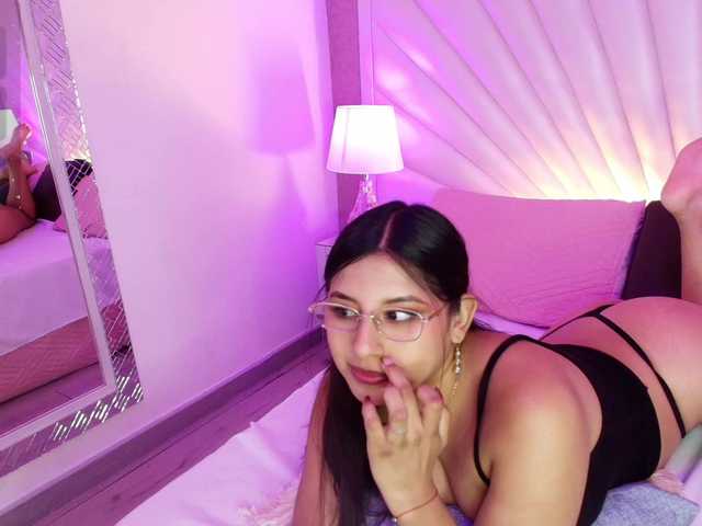 HoneyWoods live cam on BongaCams