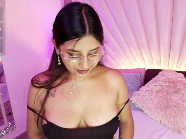 HoneyWoods live cam on BongaCams