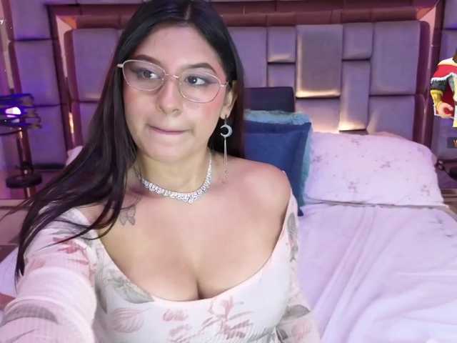 HoneyWoods live cam on BongaCams