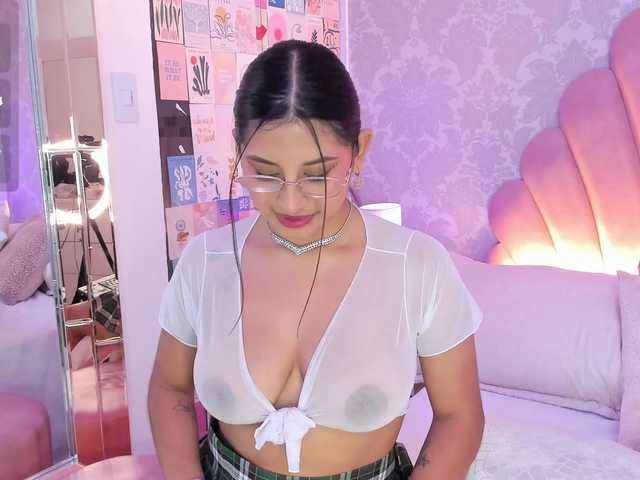 HoneyWoods live cam on BongaCams