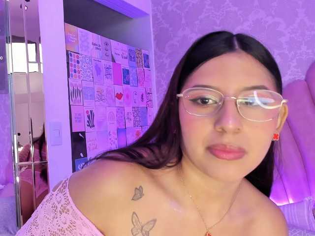 HoneyWoods live cam on BongaCams