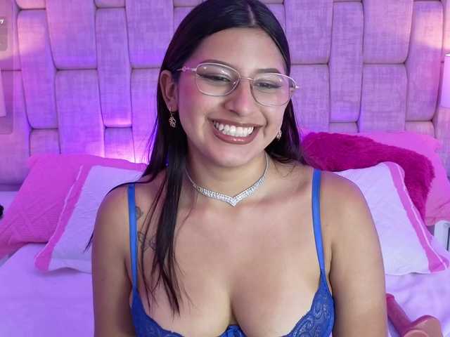HoneyWoods live cam on BongaCams