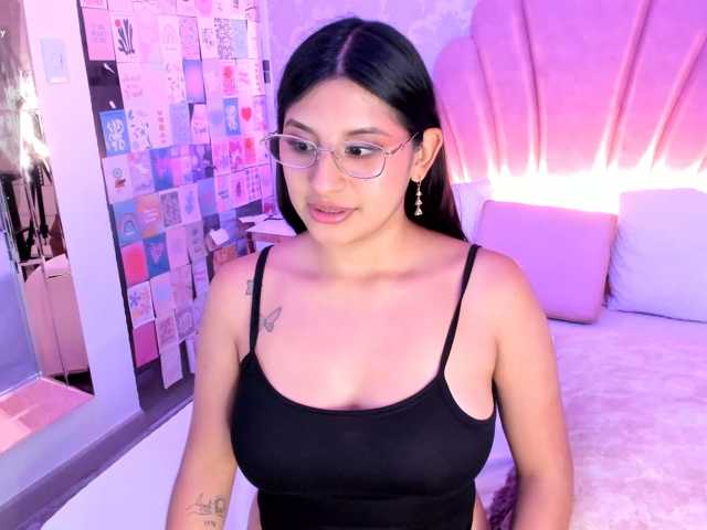 HoneyWoods live cam on BongaCams