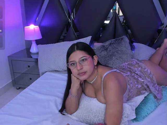 HoneyWoods live cam on BongaCams