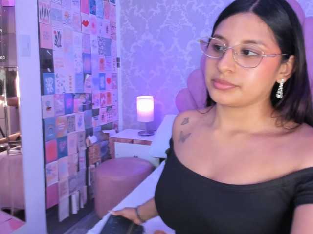 HoneyWoods live cam on BongaCams