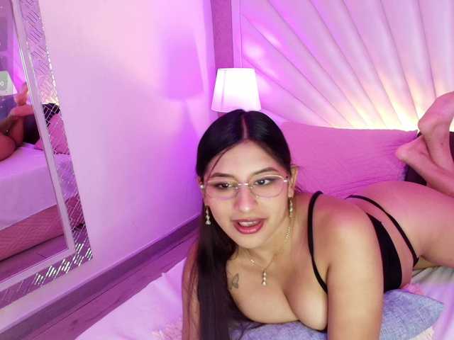 HoneyWoods live cam on BongaCams