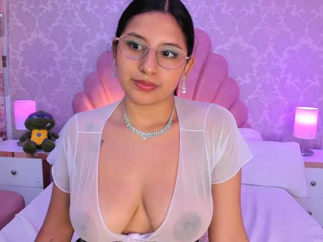 HoneyWoods live cam on BongaCams