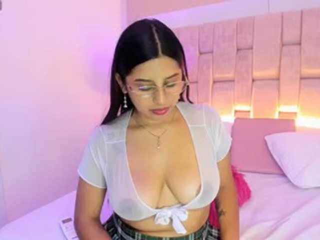 HoneyWoods live cam on BongaCams