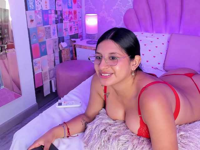 HoneyWoods live cam on BongaCams
