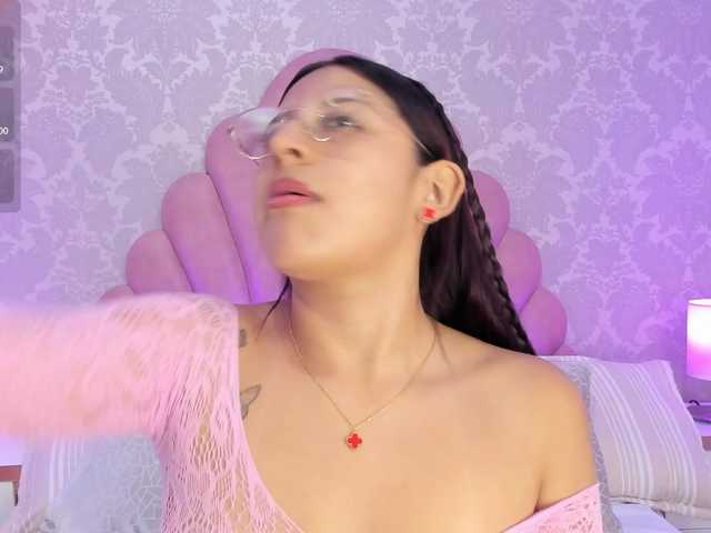 HoneyWoods live cam on BongaCams