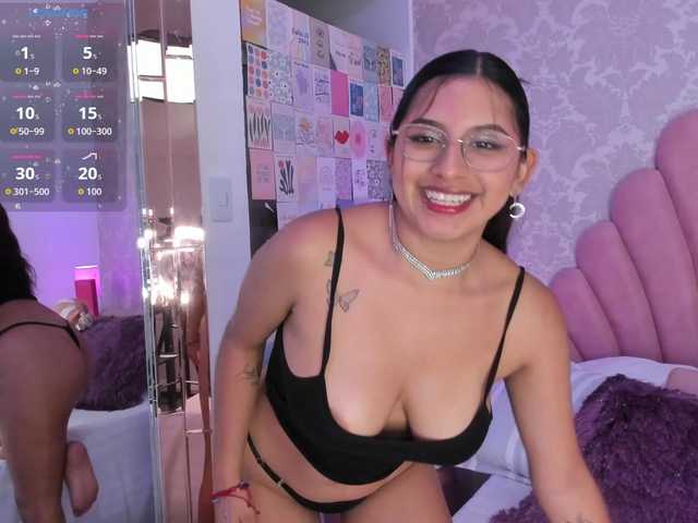 HoneyWoods live cam on BongaCams