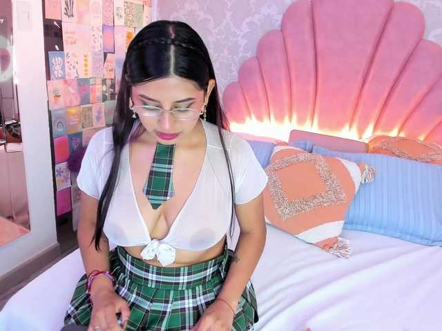HoneyWoods live cam on BongaCams