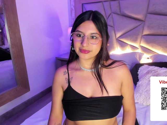 HoneyWoods live cam on BongaCams