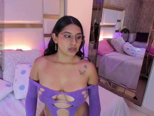 HoneyWoods live cam on BongaCams