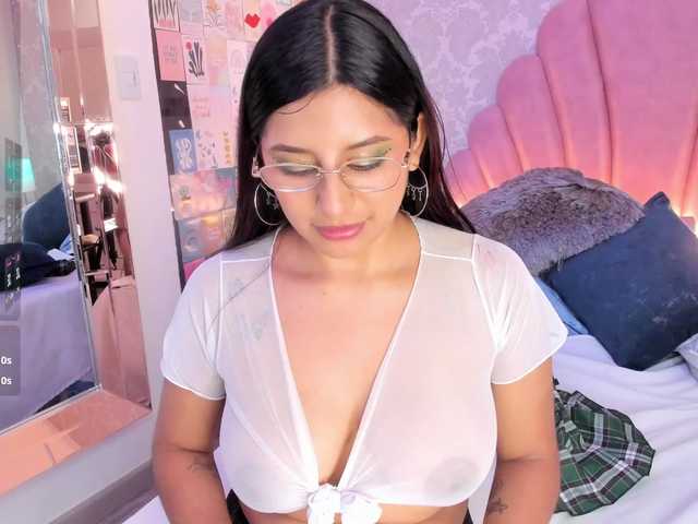 HoneyWoods live cam on BongaCams