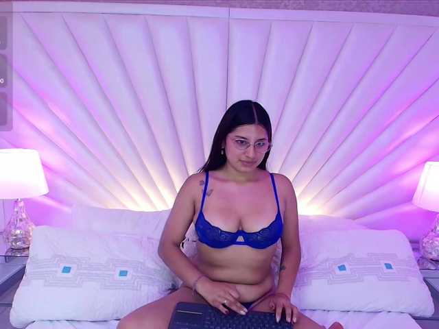 HoneyWoods live cam on BongaCams