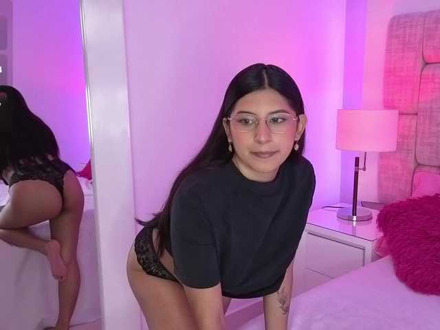 HoneyWoods live cam on BongaCams