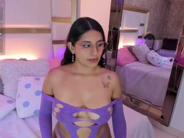 HoneyWoods live cam on BongaCams