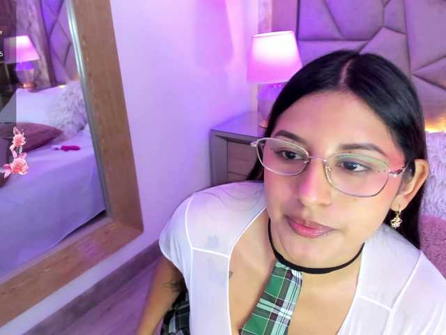 HoneyWoods live cam on BongaCams