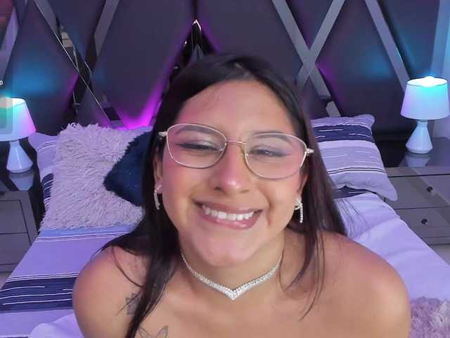 HoneyWoods live cam on BongaCams