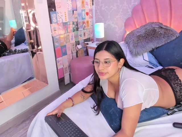 HoneyWoods live cam on BongaCams