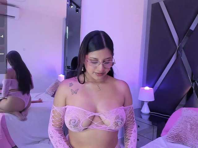 HoneyWoods live cam on BongaCams