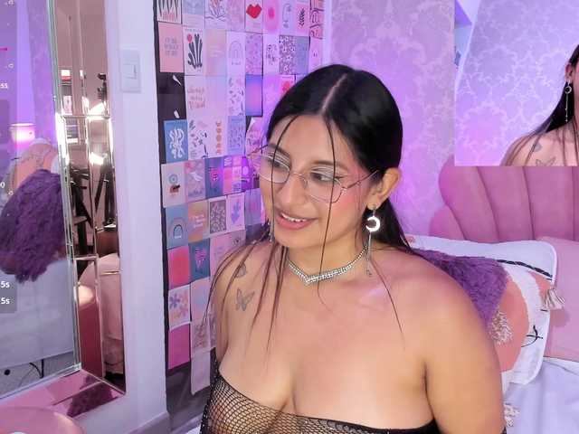 HoneyWoods live cam on BongaCams