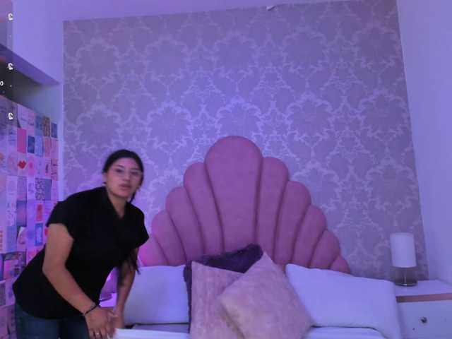 HoneyWoods live cam on BongaCams