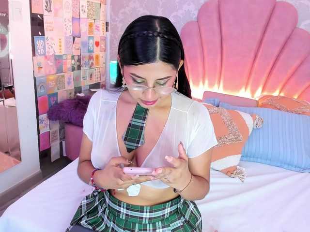 HoneyWoods live cam on BongaCams