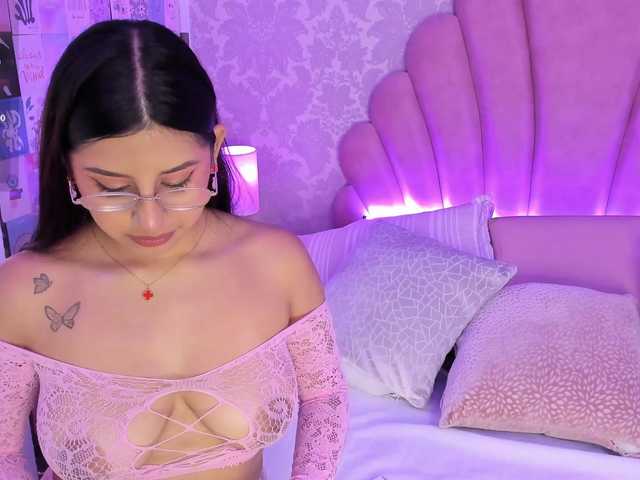 HoneyWoods live cam on BongaCams