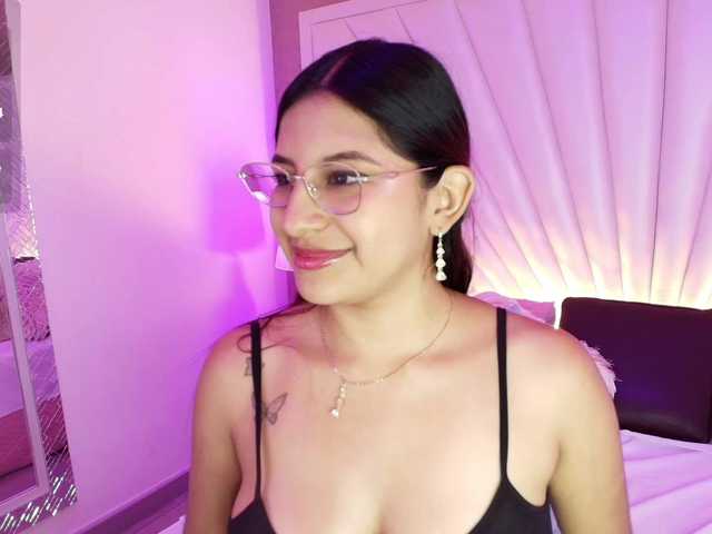 HoneyWoods live cam on BongaCams