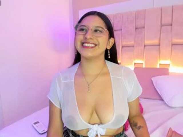 HoneyWoods live cam on BongaCams