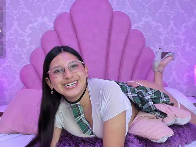 HoneyWoods live webcam show