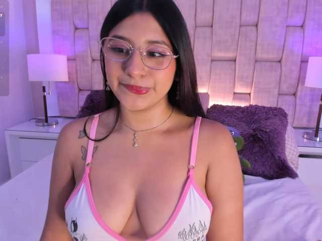 HoneyWoods live cam on BongaCams
