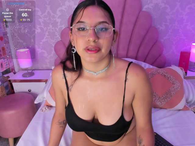 HoneyWoods live cam on BongaCams