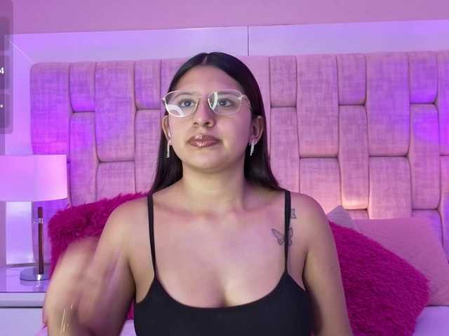 HoneyWoods live cam on BongaCams