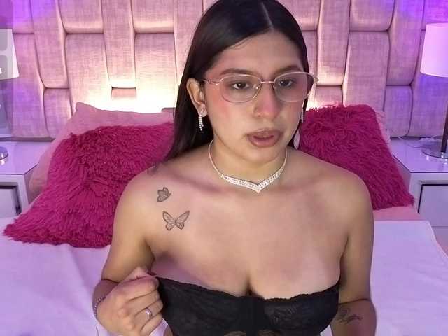 HoneyWoods live cam on BongaCams