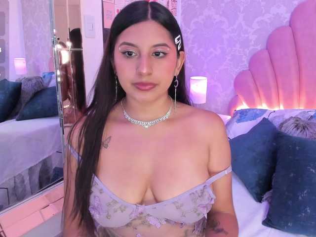 HoneyWoods live cam on BongaCams
