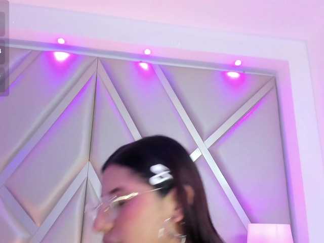HoneyWoods live cam on BongaCams