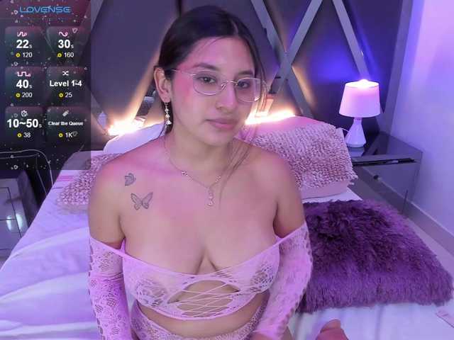 HoneyWoods live cam on BongaCams