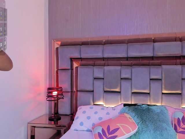 HoneyWoods live cam on BongaCams