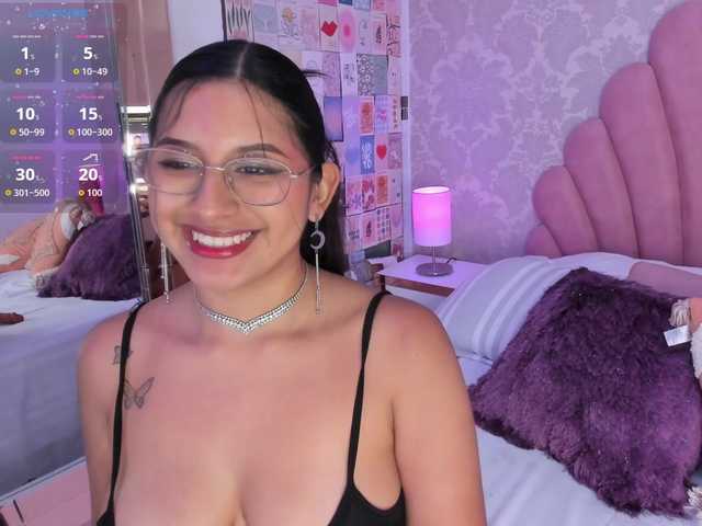 HoneyWoods live cam on BongaCams