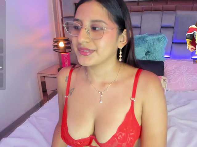 HoneyWoods live cam on BongaCams