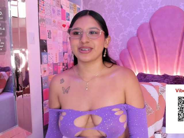 HoneyWoods live cam on BongaCams
