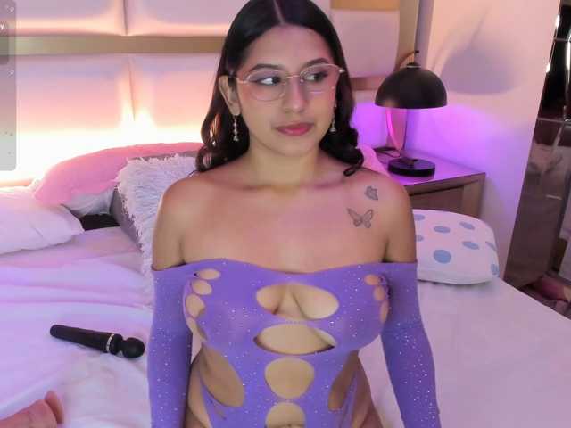 HoneyWoods live cam on BongaCams