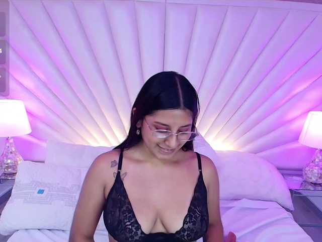 HoneyWoods live cam on BongaCams