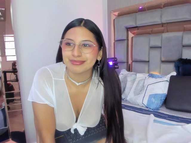 HoneyWoods live cam on BongaCams