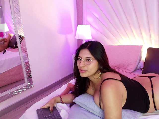 HoneyWoods live cam on BongaCams