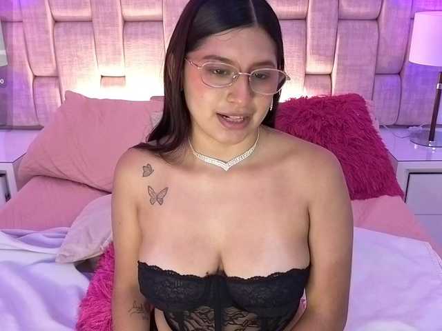 HoneyWoods live cam on BongaCams