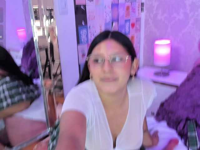 HoneyWoods live webcam show